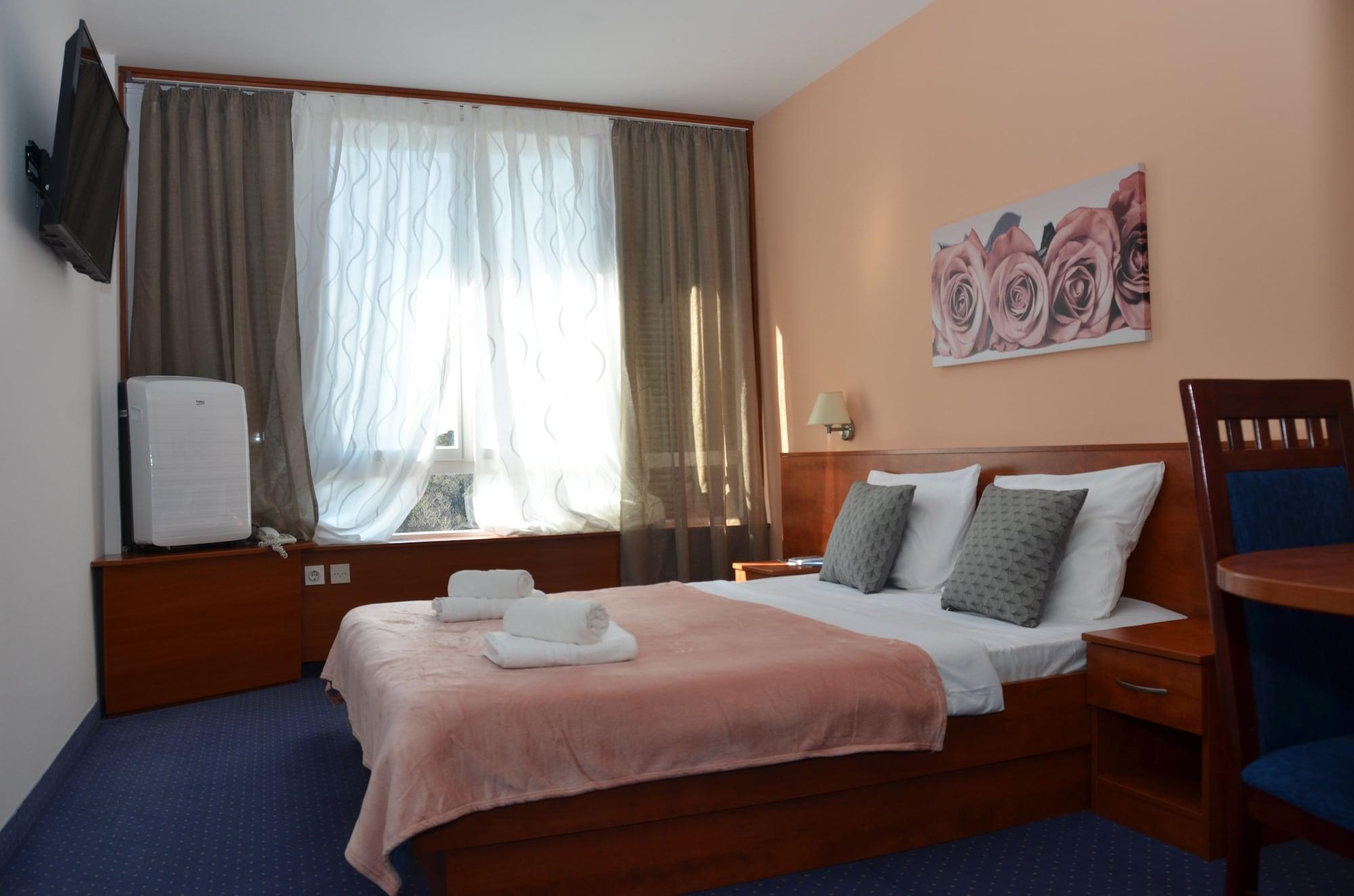 נובליה Liberty Hotel מראה חיצוני תמונה