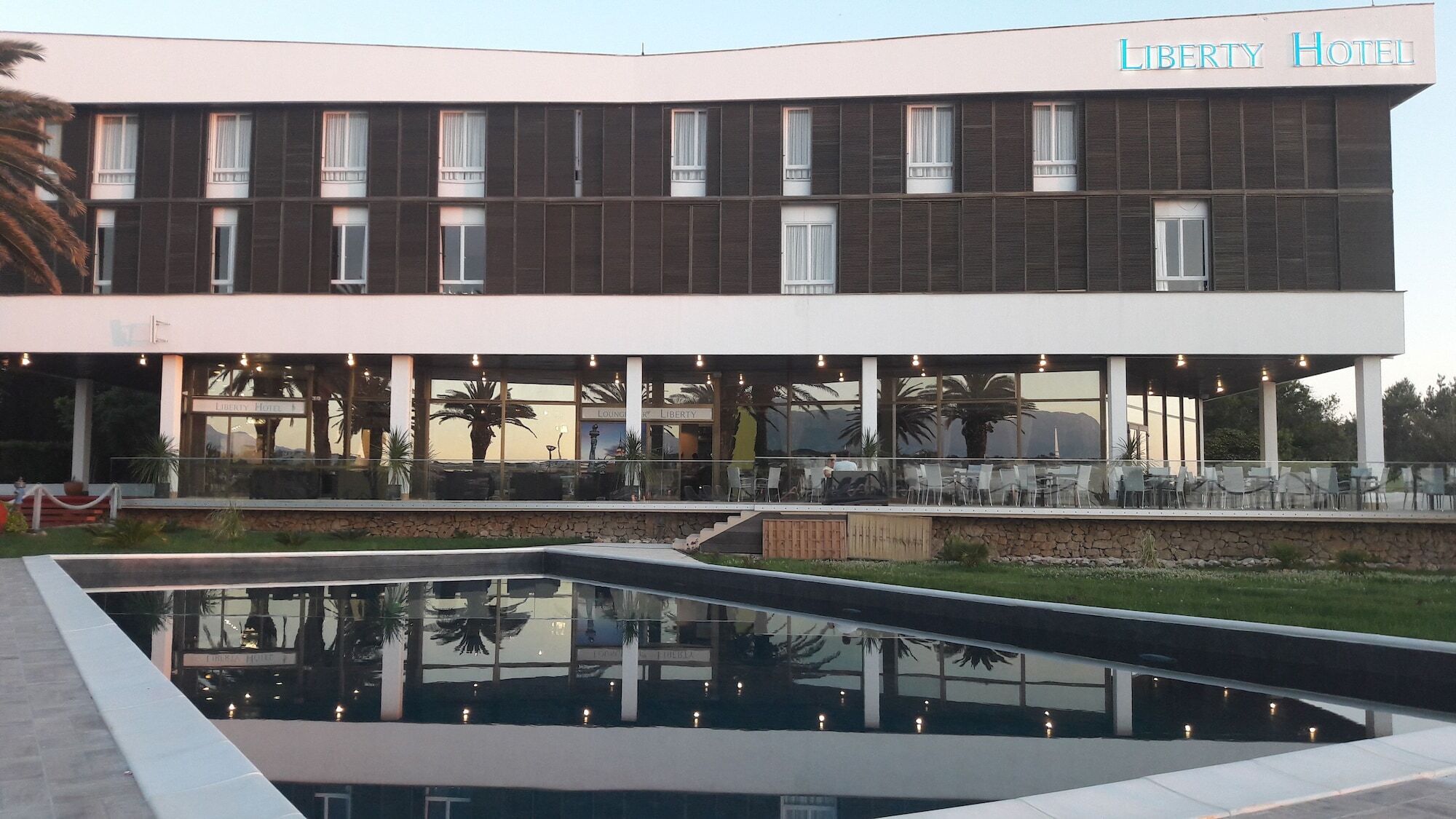 נובליה Liberty Hotel מראה חיצוני תמונה